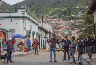 Rodaje en exteriores en barrio de Bogotá